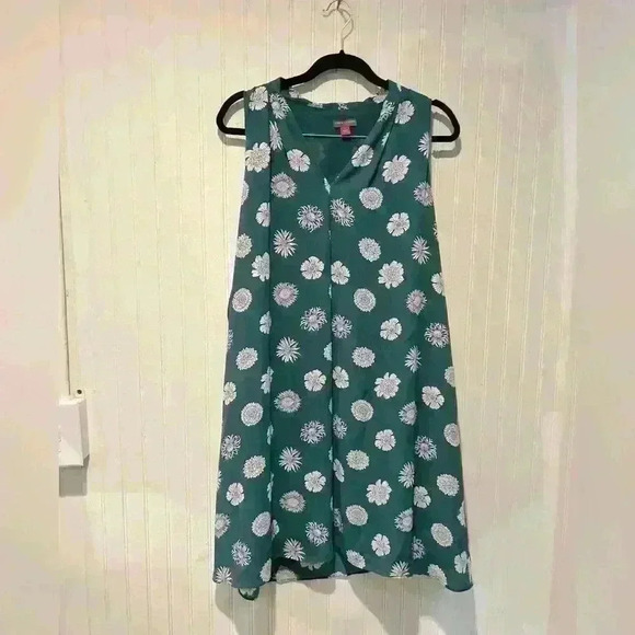 Vince Camuto Dresses & Skirts - Vince Camuto Large floral v-neck sleeveless midi dress EUC. Business casual